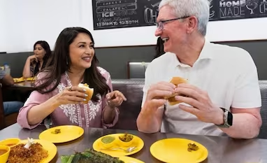Tim Cook, the CEO of Apple, meets Ambani and Chandra in Mumbai 2023 2
