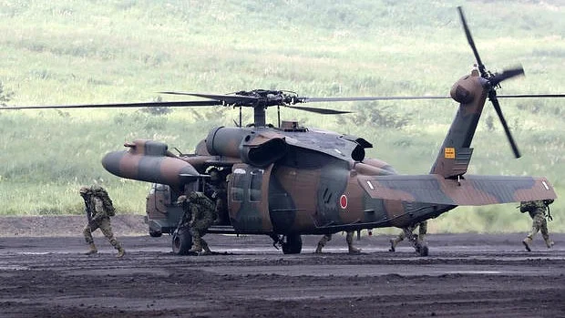 Japanese army Black Hawk chopper with 10 crew members vanished 2023 3