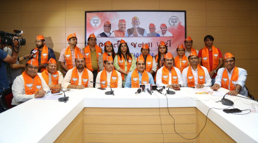 Why Surat Municipal Corporation AAP councillors are joining BJP 2023 2