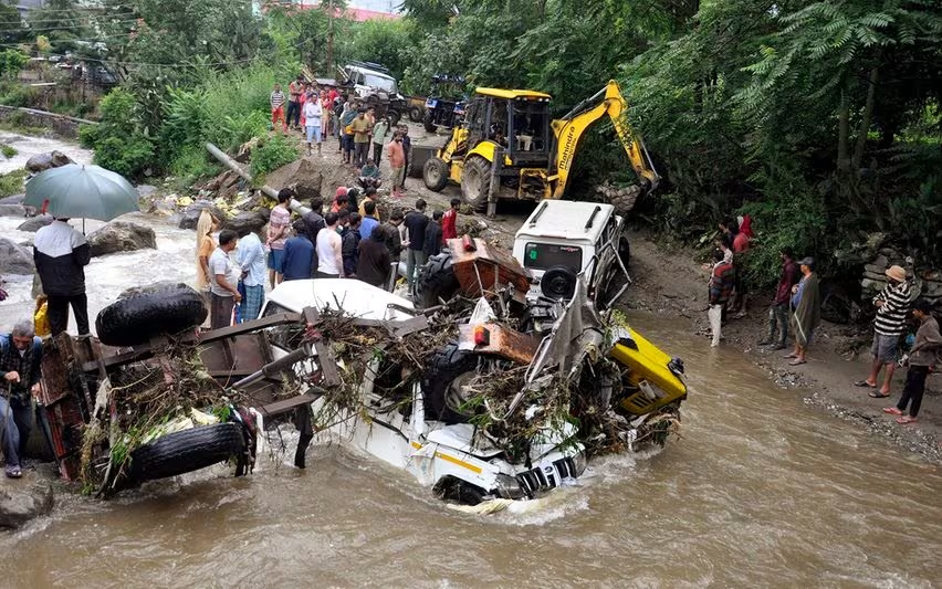 Himachal Floods: Six Dead, 124 Roads Damaged, 200 Tourists Stranded 2023 2